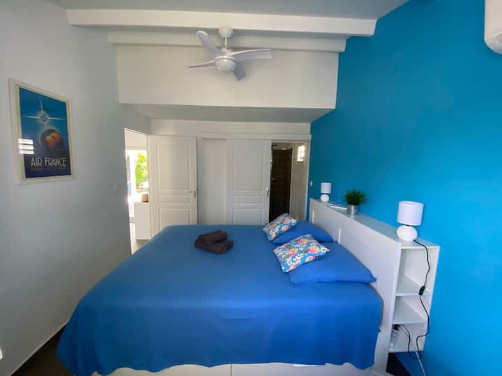 Habitación principal con acceso al baño: julio de 2025