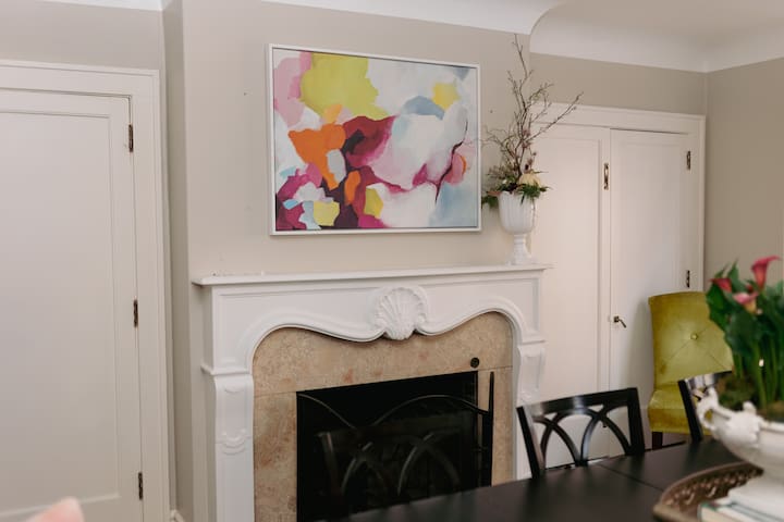 Summit Avenue Luxe Retreat gallery image 5