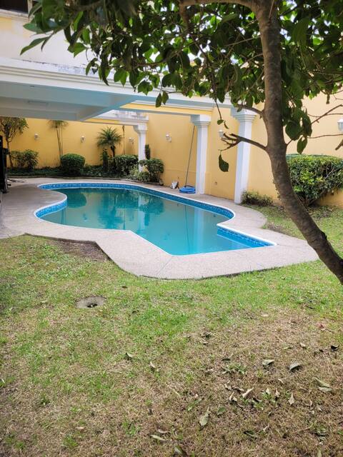 Casita amarilla