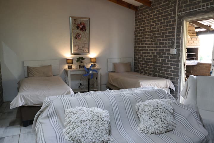 Numbi Hills Self-catering Accommodation - Cheetah - Hazyview