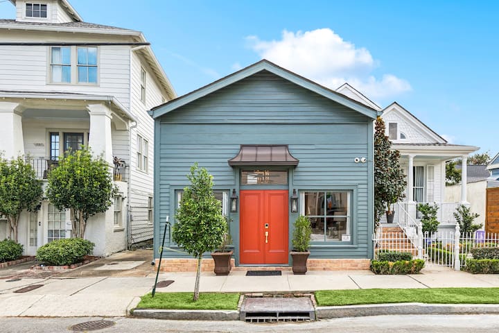 Precious Upscale Cottage One Block to Magazine St!