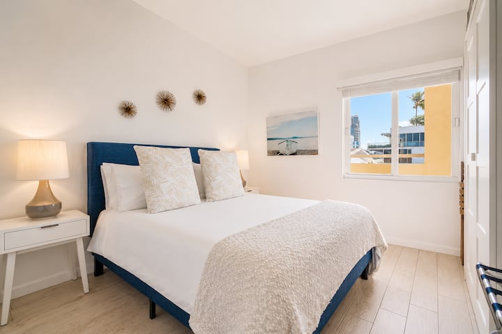 Open the blinds and catch a view of the neighborhood rooftops. The little boat print by the window adds a nice touch if you're missing the water while you're inland for the night.