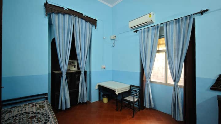 Bedroom 2 image 1