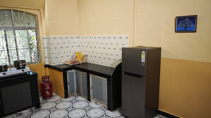 Kitchenette image 4