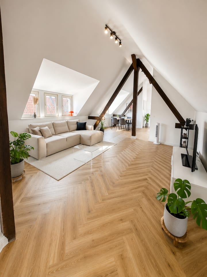 Stilvolles Dachgeschoss-apartment In Bester Lage - Hannover