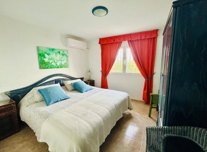 Spavaća soba sa spojenom kupaonicom 