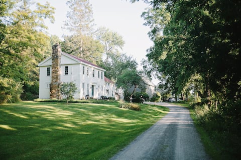 Sprawling Farmhouse + Cottage Perfect for Groups