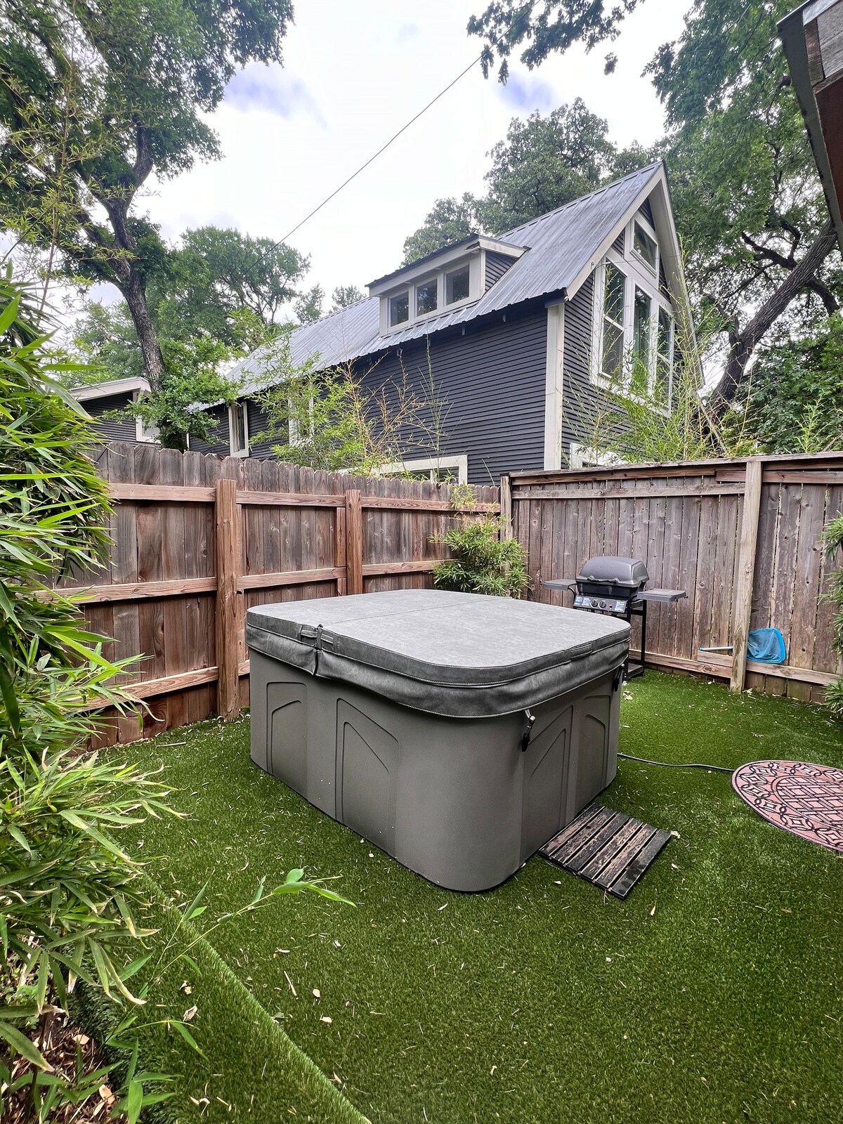 Tiny House, Big Personality w/ Hot Tub