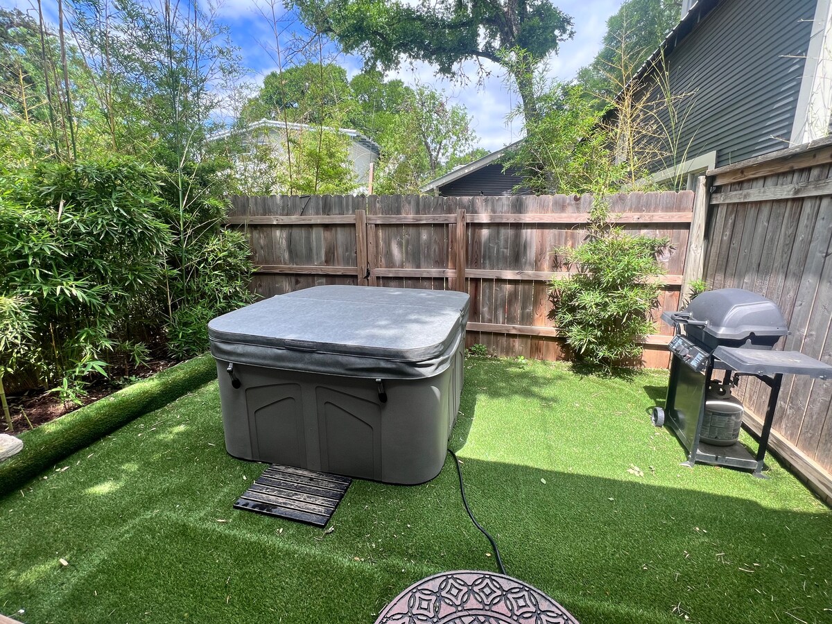 Tiny House, Big Personality w/ Hot Tub