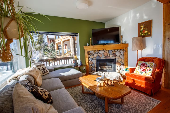 Cabin With Hot Tub And Stunning Views+pet-friendly - Big White Ski Resort, BC