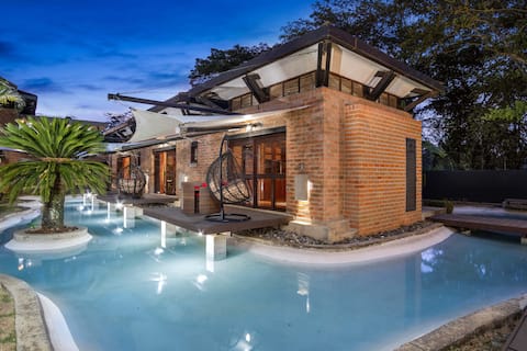 Luxury Mansion 16ppl · Chef Included · In Cali