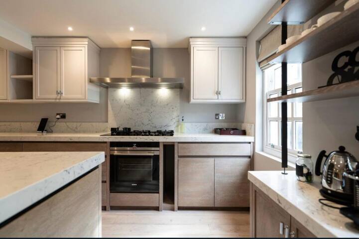 Super Luxury Chelsea Green home gallery image 3