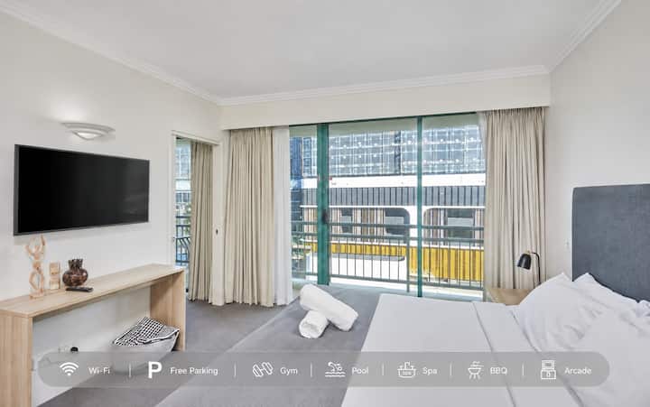 Cozy 1br Resort Apt | 3min Walk To Beach + Parking - Gold Coast