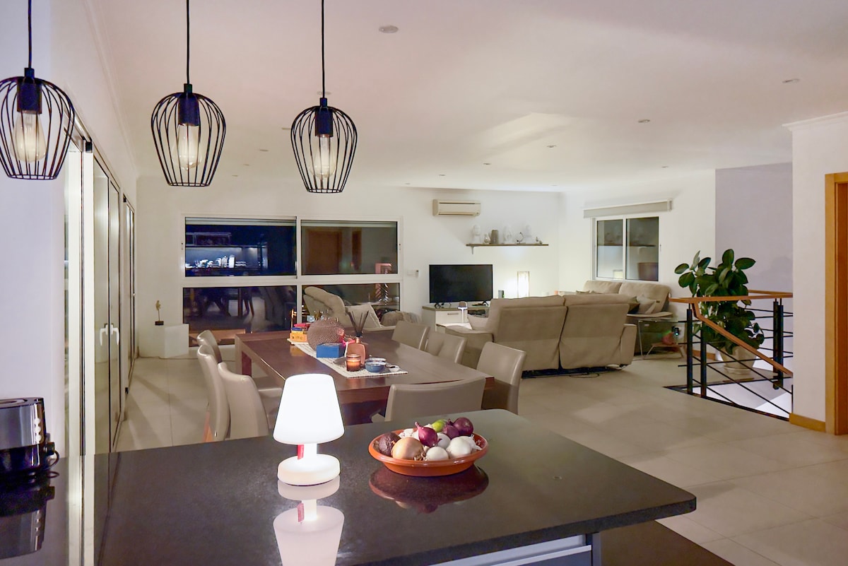 Top Airbnb: Villa Acacia- Spectacular Ocean view & heated pool em Arco Da Calheta