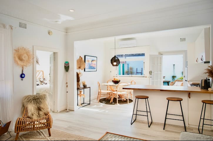 Bondi Surf Cottage – AC Backyard Laundry