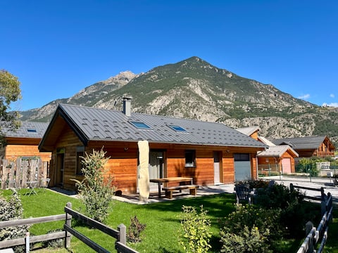 New quiet cottage in Guillestre