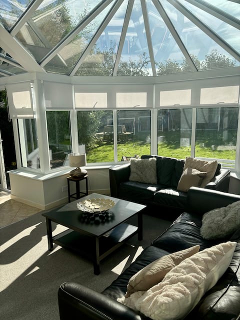 Popular Airbnb listing: Spacious 1 bed ground floor flat in Westbury On Trym And Henleaze