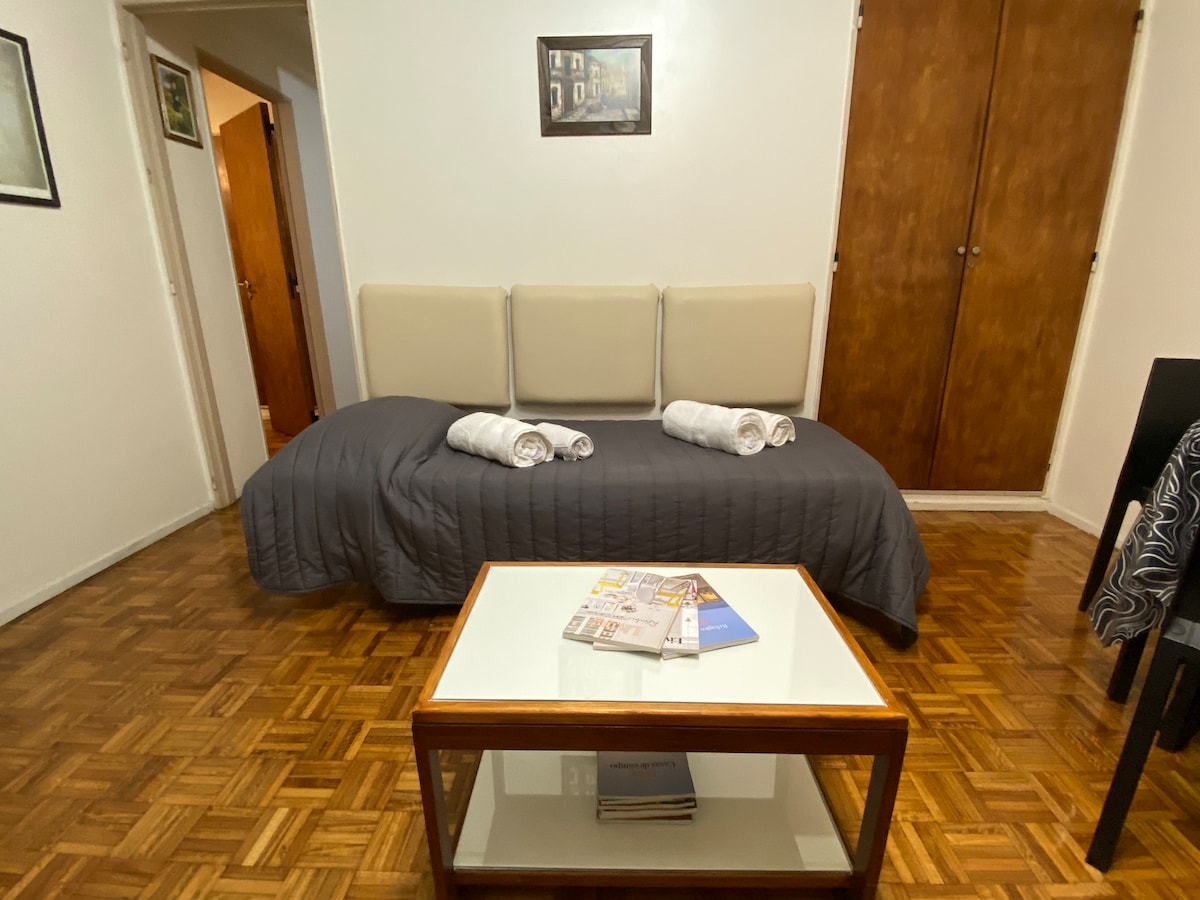 Departamento de 1 dormitorio en Balvanera cerca de una plaza