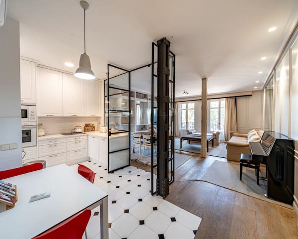 Luxury 3BR Apt with Views near Retiro & Atocha