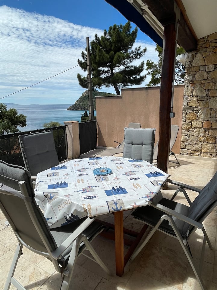 Nuage
Appartement, Parking Privatif Et Piscine - Le Lavandou