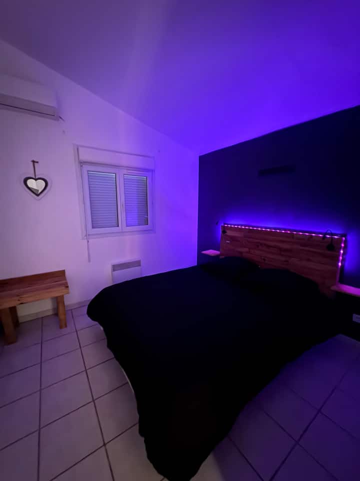 غرفة نوم بسرير 160 × 200 (مرتبة + صندوق زنبركي من Epeda)