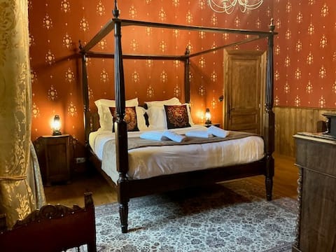 "La Tour" guest room in Medieval Castle