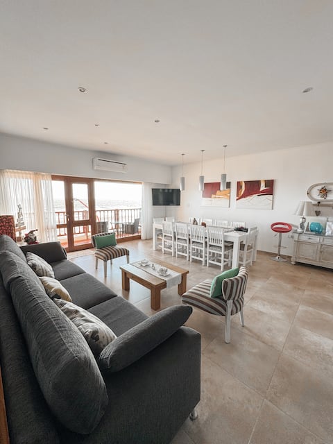 Successful Airbnb property: Oceanfront: Semi-floor with Unparalleled Views in Monte Hermoso