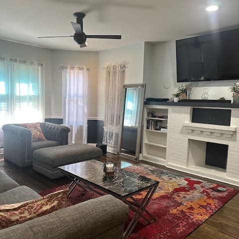 420 at Cheltenham 4BR