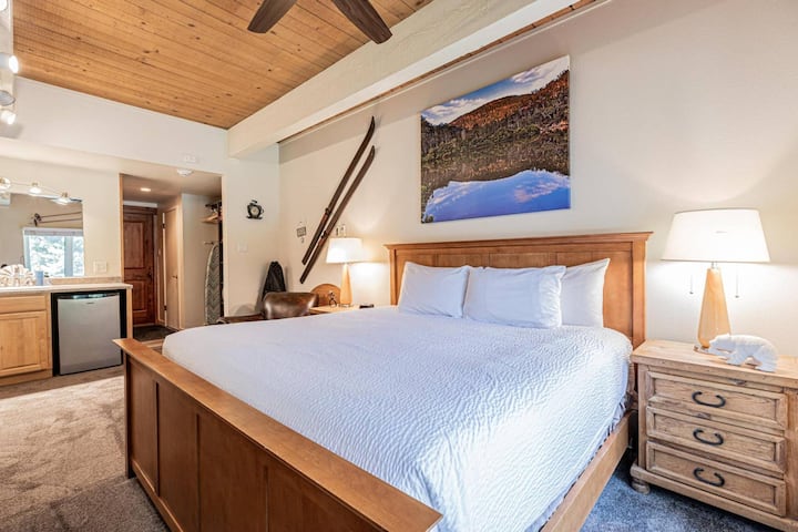 Summer Getaway! Steps To Resort, Pool & Hot Tub - Steamboat Springs, CO