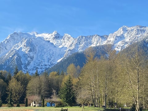 Autumn in the Cascades | Riverfront Home & Orchard