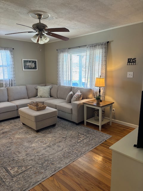 Cute and Cozy Farmhouse Chic