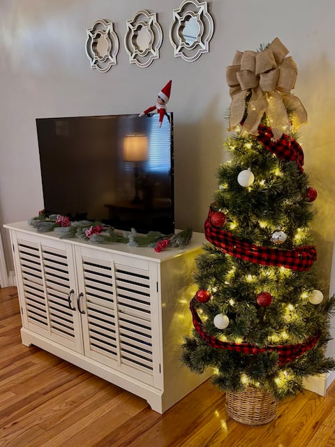 Cute and Cozy Farmhouse Chic: Christmas Vibes!