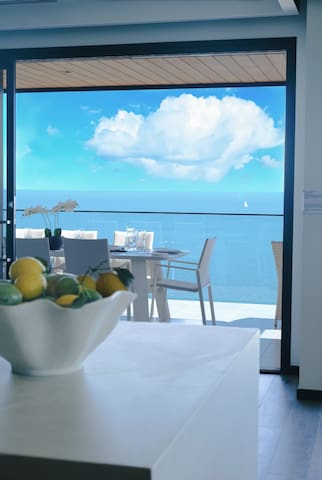 Deja View – Exquisite Views, Heated Pool*, Luxury