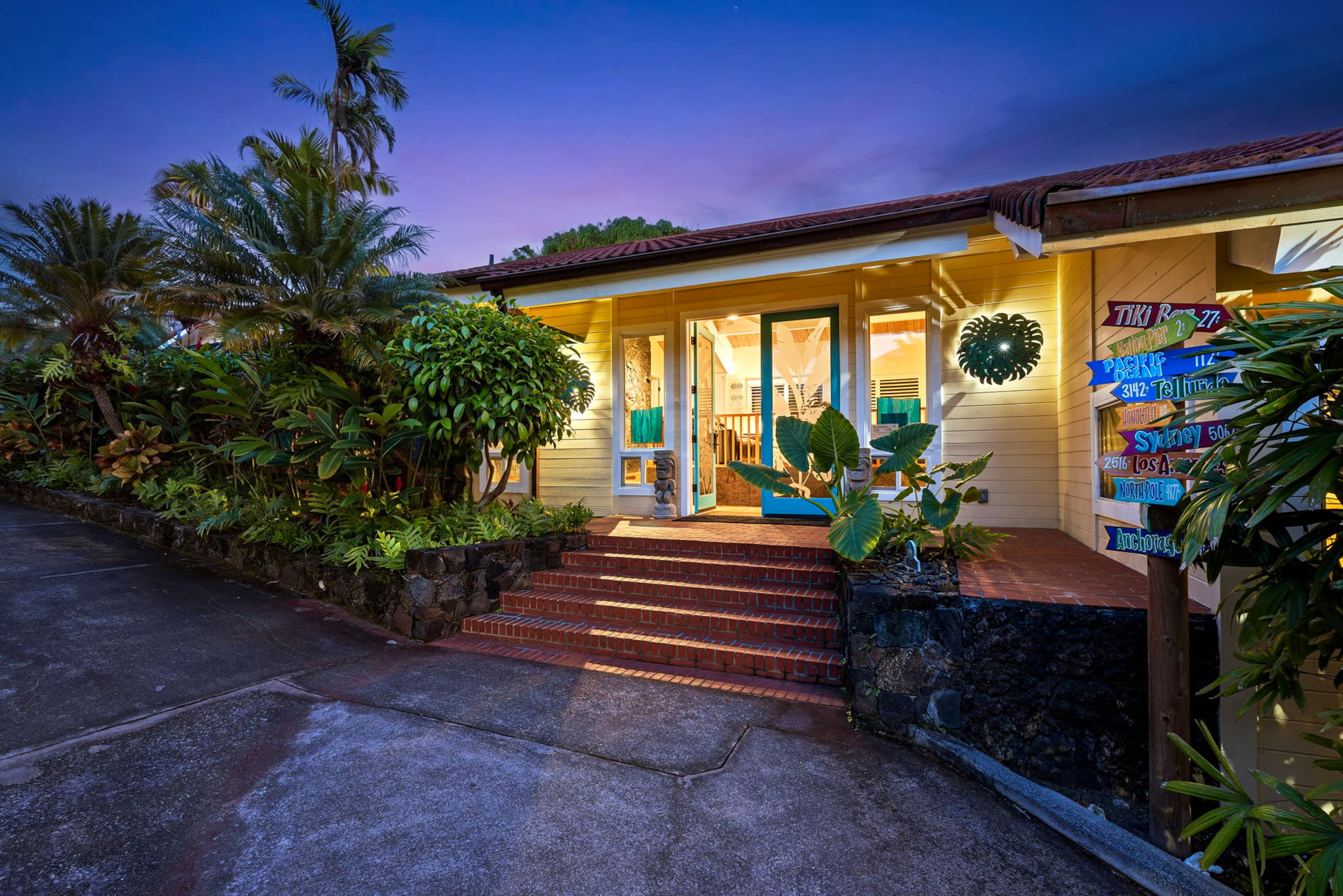 Home in Kailua-Kona · ★4.94 · 5 bedrooms · 11 beds · 6 baths - Image 76