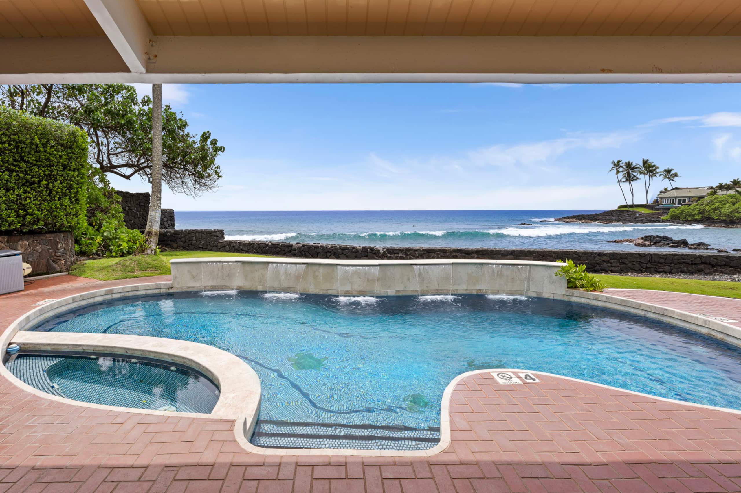 Home in Kailua-Kona · ★4.94 · 5 bedrooms · 11 beds · 6 baths - Image 54