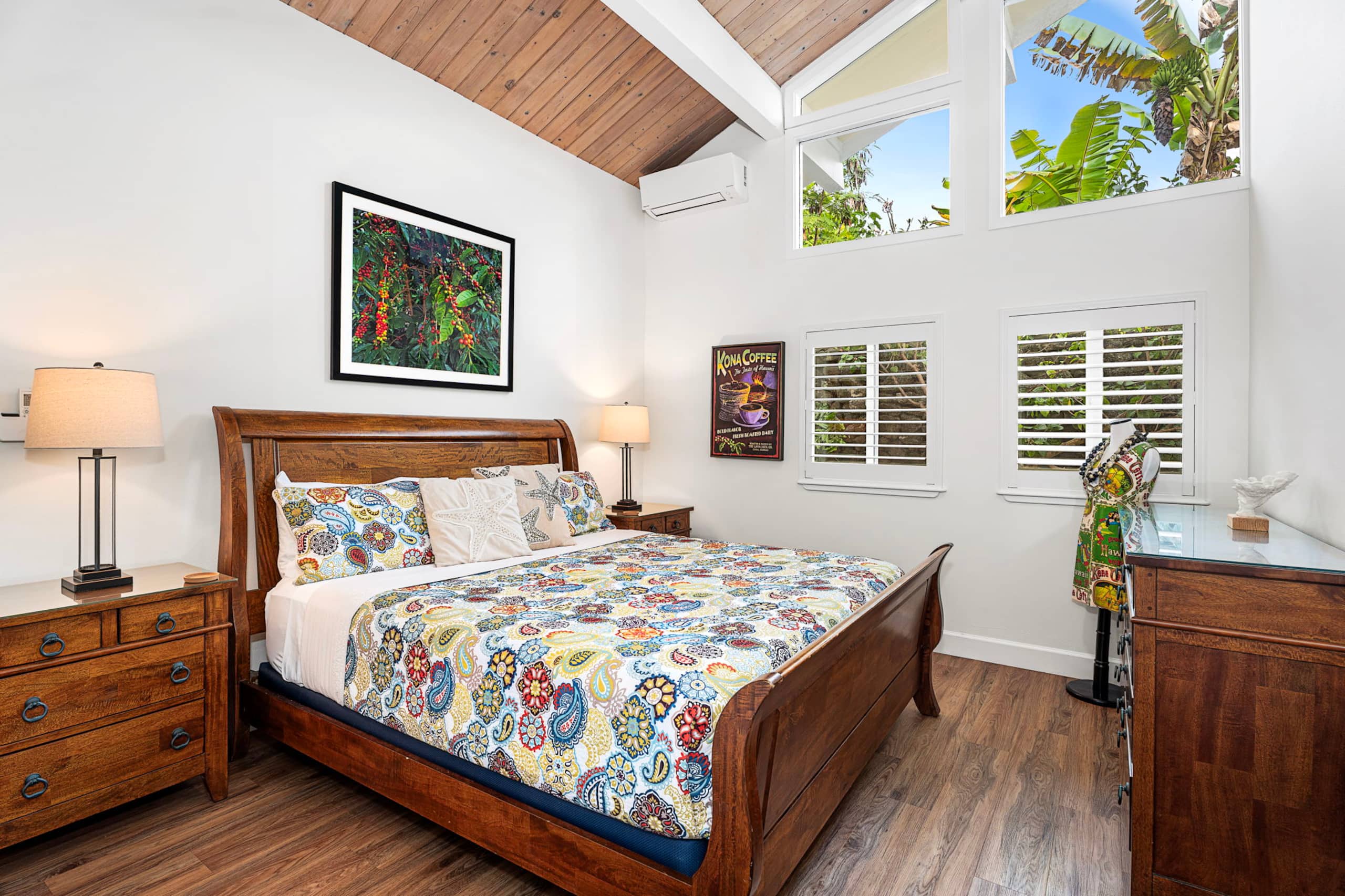 Home in Kailua-Kona · ★4.94 · 5 bedrooms · 11 beds · 6 baths - Image 26