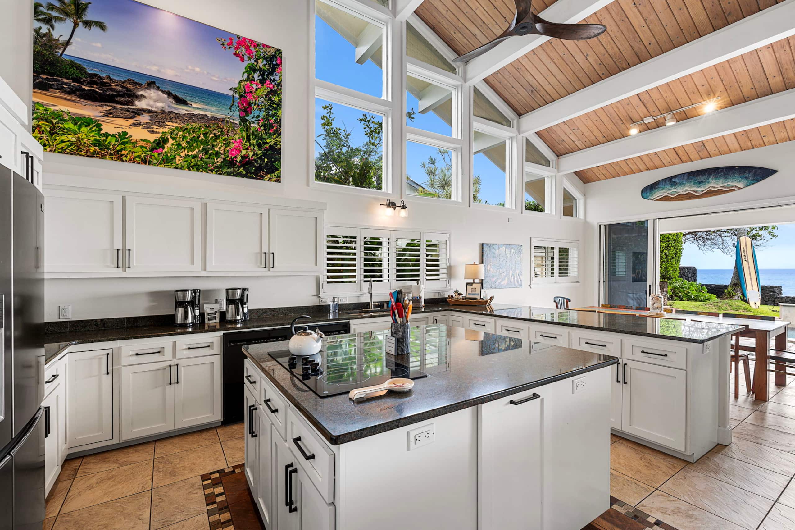 Home in Kailua-Kona · ★4.94 · 5 bedrooms · 11 beds · 6 baths - Image 12