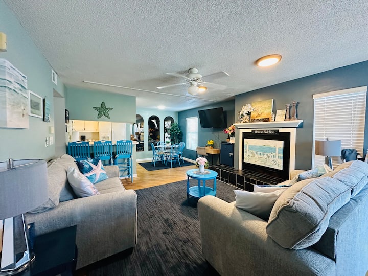Cozy 2brm Unit• 5 Mins Walk•2 Blocks To The Beach - Myrtle Beach, SC