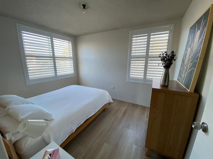 Стая с двойно легло и нови капаци на плантации.