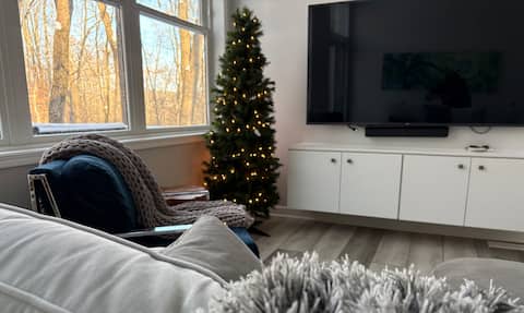 "THE STARS" Cabin with Private Hot Tub Deck