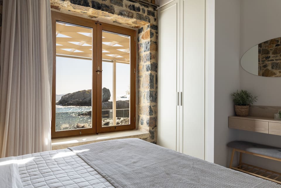 A stone house on Palaio Damnoni beach, Damnoni, Crete, Greece, photo 6 of 10