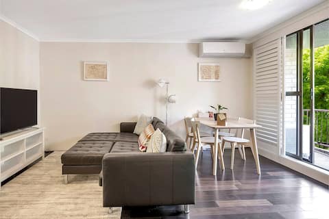 Popular Airbnb listing: Chic Surry Hills Style Balcony Abode in Redfern