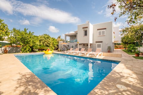 Villa Sunset | 5 Bedrooms | Car Not Required