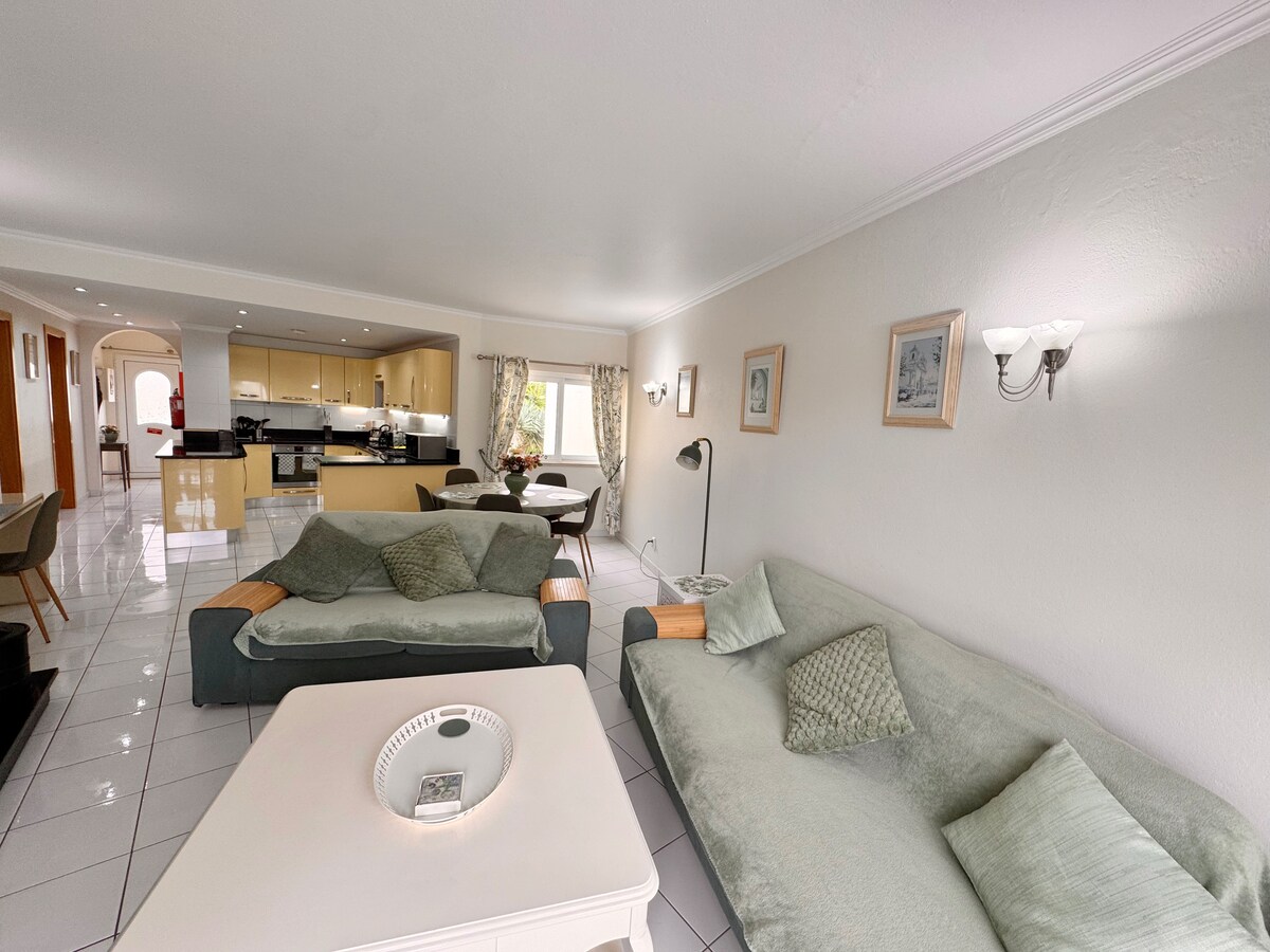 Top Airbnb: Beautifully Presented Apartment - Monte Dourado em Lagoa
