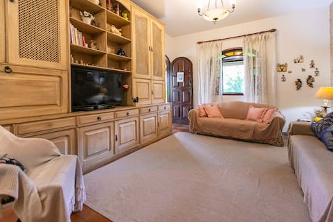 Top Airbnb: Ranch for groups with pool, soccer field, barbecue in Duque De Caxias