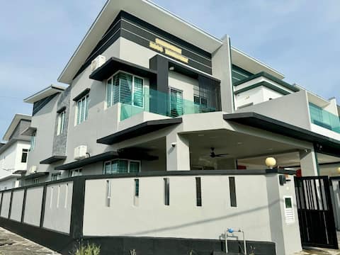 Sekinchan 2008 Homestay Karaoke/BBQ
Modern minimalist accommodation