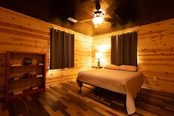 配备标准双人床。 