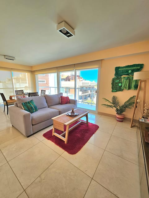 Anuncio de Airbnb popular: La Isla 8C | Varese Area | 2 bedrooms with garage en Partido De General Pueyrredón