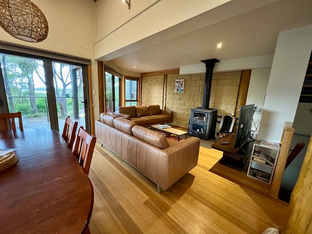 BAY OF FIRES SEACRET set in private ocean bushland