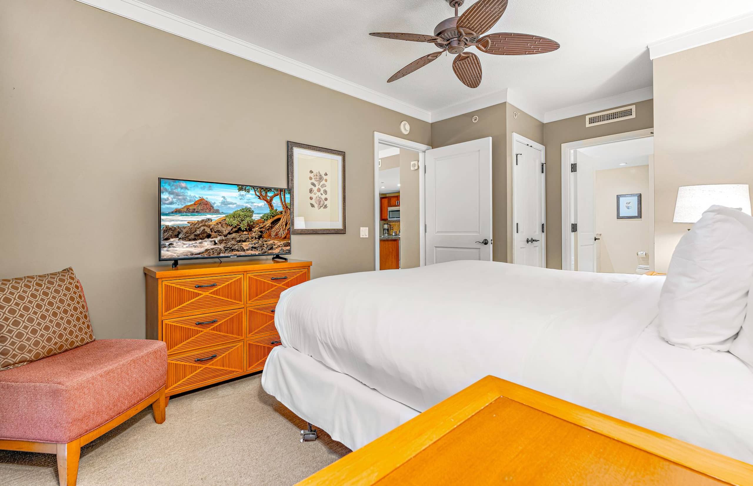 Condo in Lahaina · ★4.97 · 2 bedrooms · 2 beds · 2 baths - Image 27